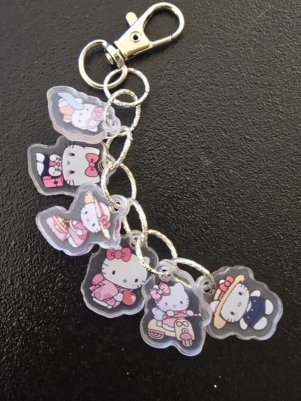 Hello Kitty Multi-Charm Keychain - Picture 2 of 2